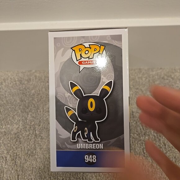 Funko Pop! Vinyl: Pokémon - Umbreon (Flocked) - Chalice Collectibles (Exclusive) - Picture 2 of 6
